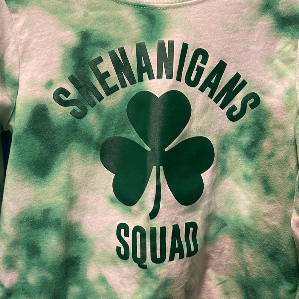 Celebrate st. patty’s day. Tie dye. 5T. J220